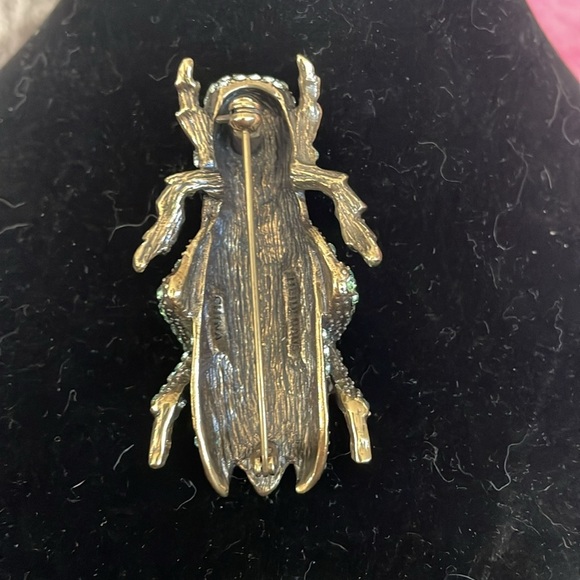 Heidi Daus Elegant Green and Gold Reptile Brooch - Picture 6 of 7